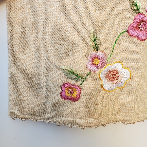 Vintage Embroidered Floral Short Sleeve Sweater - Picture 4 of 12